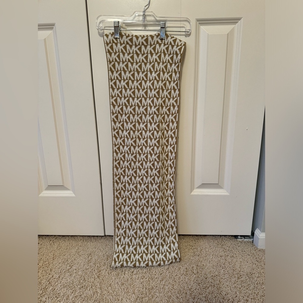 ⭐️Michael Kors infinity scarf